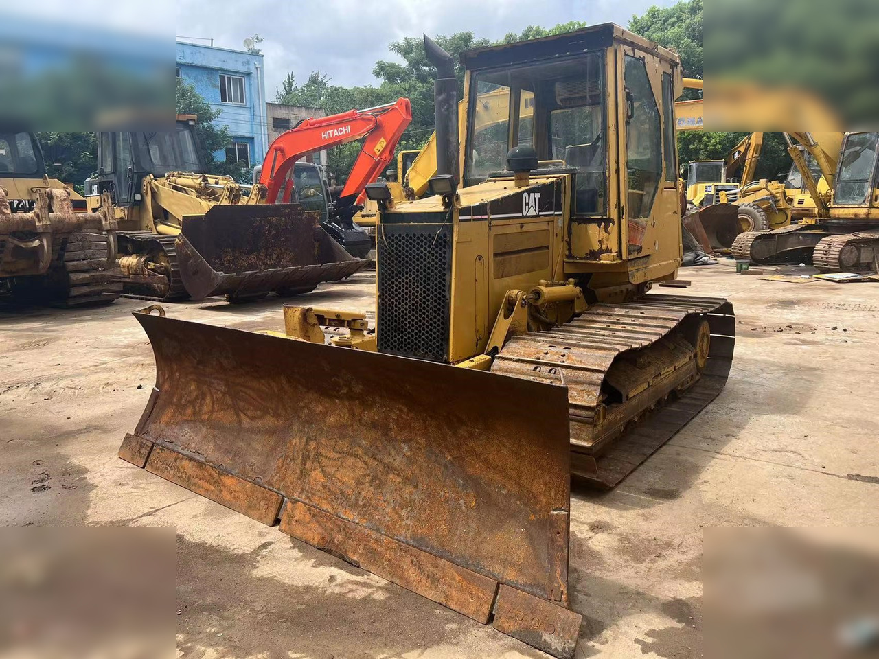 CATERPILLAR D5C - Máy ủi: hình 4 CATERPILLAR D5C - Máy ủi: hình 4