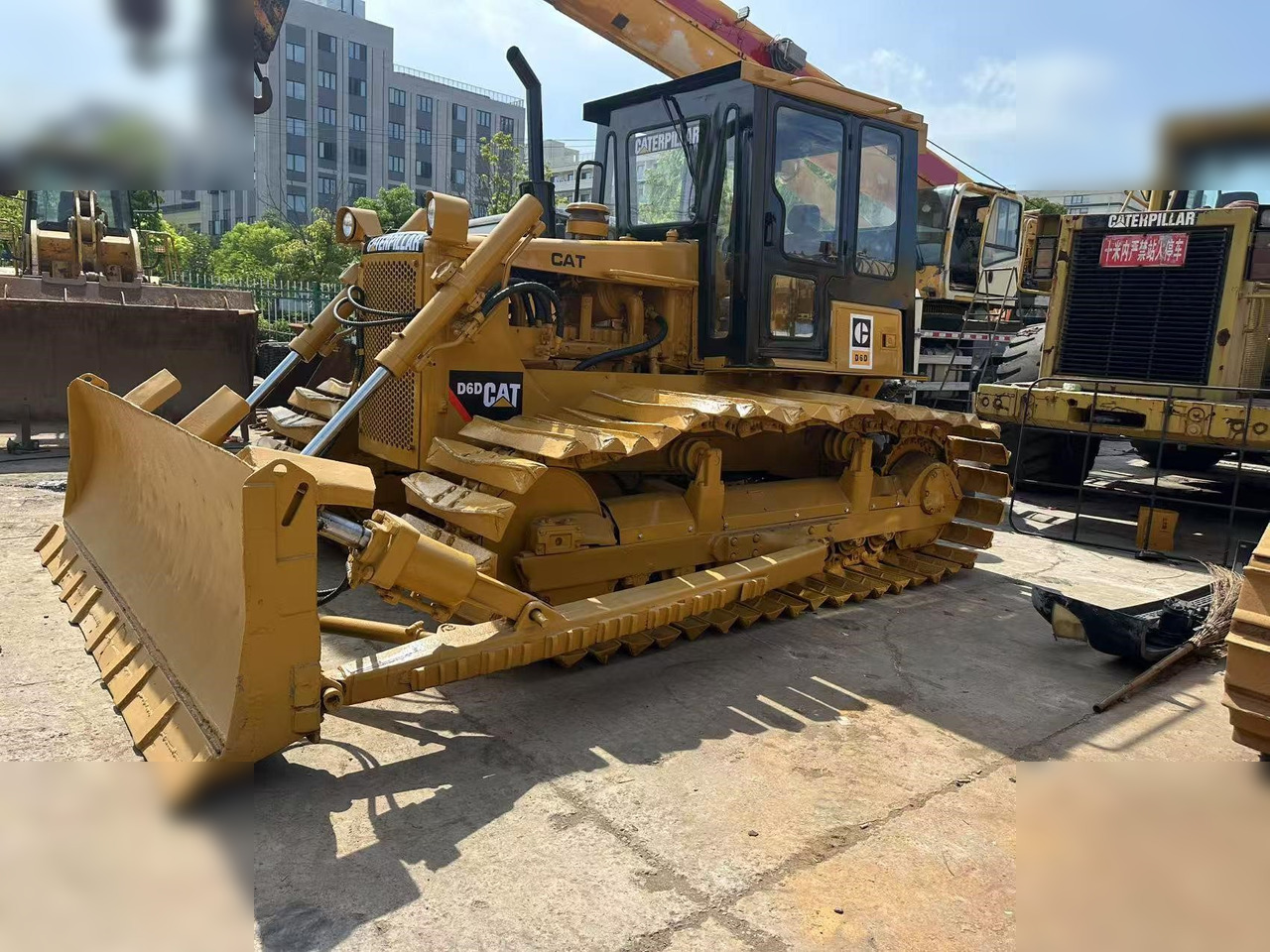 CATERPILLAR D6D - Máy ủi: hình 1 CATERPILLAR D6D - Máy ủi: hình 1