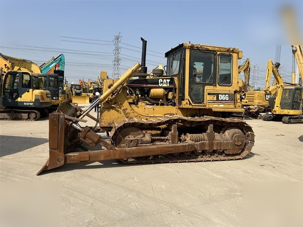 CATERPILLAR D6G - Máy ủi: hình 3 CATERPILLAR D6G - Máy ủi: hình 3