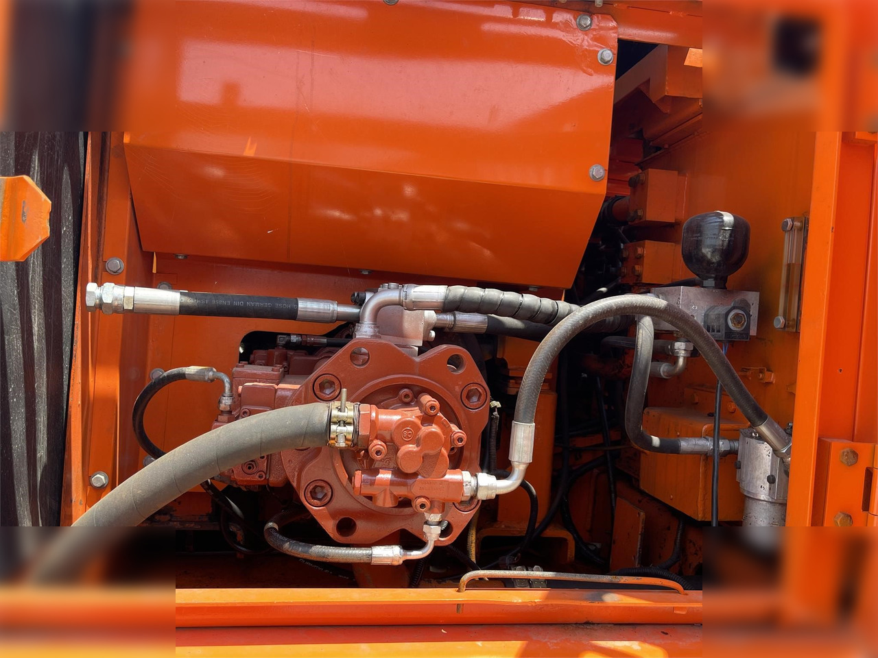 DOOSAN DH220 LC-7 - Máy xúc bánh xích: hình 3 DOOSAN DH220 LC-7 - Máy xúc bánh xích: hình 3