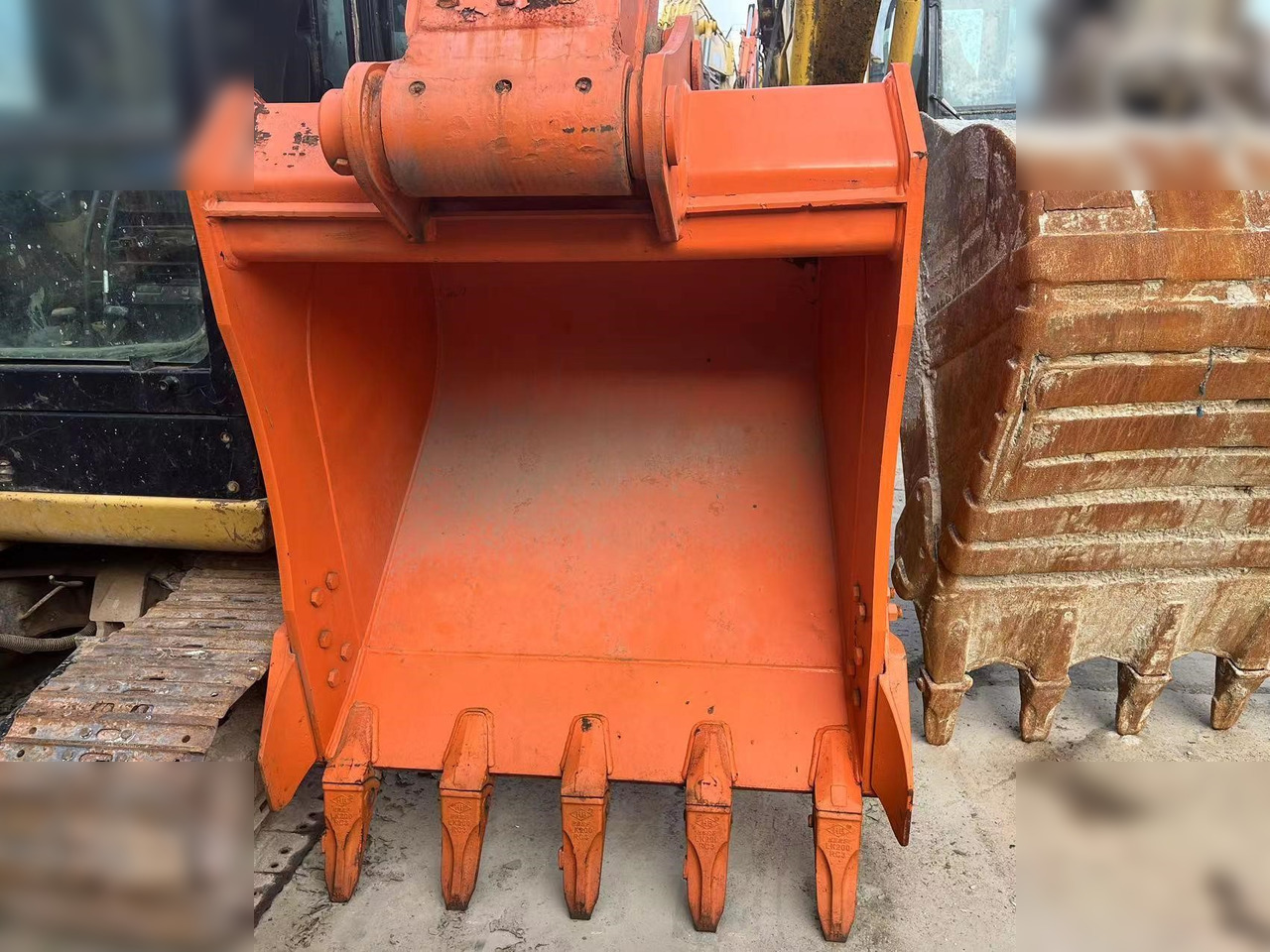 DOOSAN DH220 LC-7 - Máy xúc bánh xích: hình 4 DOOSAN DH220 LC-7 - Máy xúc bánh xích: hình 4