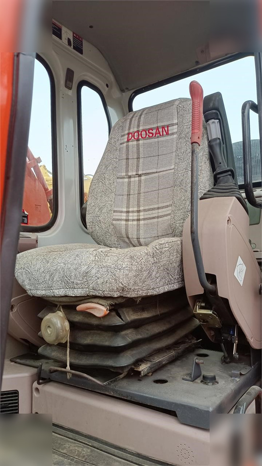 DOOSAN DH220 LC-7 - Máy xúc bánh xích: hình 4 DOOSAN DH220 LC-7 - Máy xúc bánh xích: hình 4