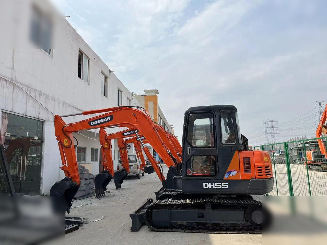 DOOSAN DH55 - Máy xúc mini: hình 2 DOOSAN DH55 - Máy xúc mini: hình 2
