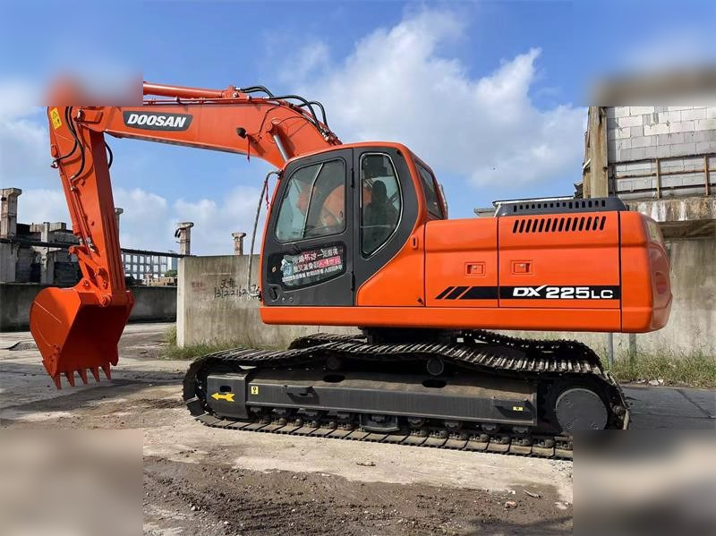 DOOSAN DX225 LC - Máy xúc bánh xích: hình 1 DOOSAN DX225 LC - Máy xúc bánh xích: hình 1