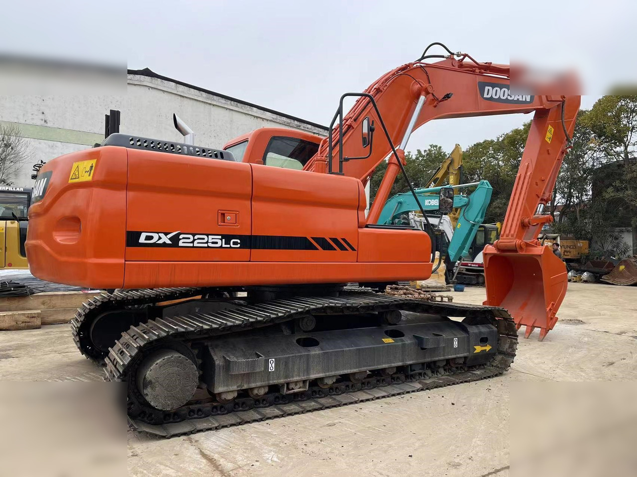 DOOSAN DX225 LC - Máy xúc bánh xích: hình 3 DOOSAN DX225 LC - Máy xúc bánh xích: hình 3