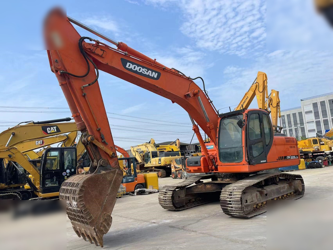 DOOSAN DX225 LCA - Máy xúc bánh xích: hình 1 DOOSAN DX225 LCA - Máy xúc bánh xích: hình 1