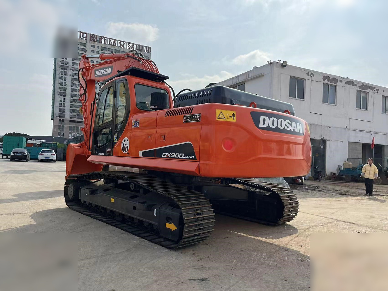 DOOSAN DX300 LC-9C - Máy xúc bánh xích: hình 3 DOOSAN DX300 LC-9C - Máy xúc bánh xích: hình 3