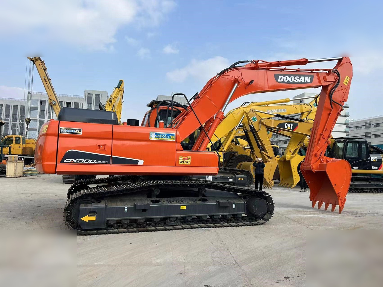 DOOSAN DX300 LC-9C - Máy xúc bánh xích: hình 1 DOOSAN DX300 LC-9C - Máy xúc bánh xích: hình 1