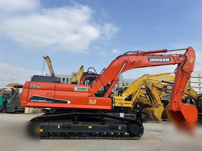 DOOSAN DX300 LC-9C - Máy xúc bánh xích: hình 3 DOOSAN DX300 LC-9C - Máy xúc bánh xích: hình 3