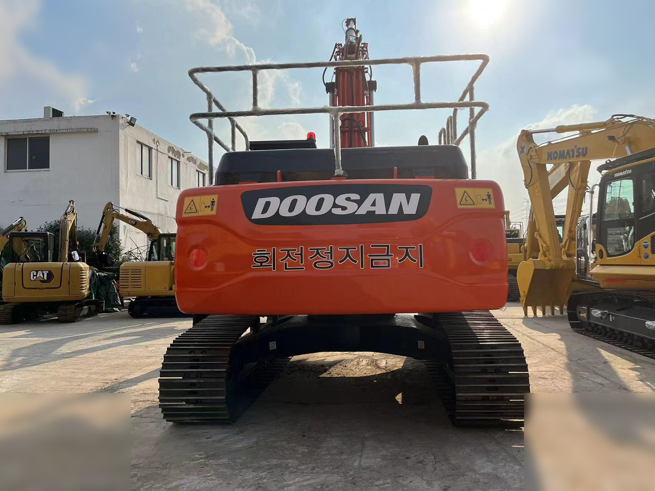 DOOSAN DX300 LC-9C - Máy xúc bánh xích: hình 2 DOOSAN DX300 LC-9C - Máy xúc bánh xích: hình 2