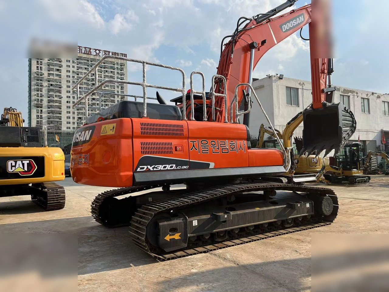 DOOSAN DX300 LCA - Máy xúc bánh xích: hình 5 DOOSAN DX300 LCA - Máy xúc bánh xích: hình 5