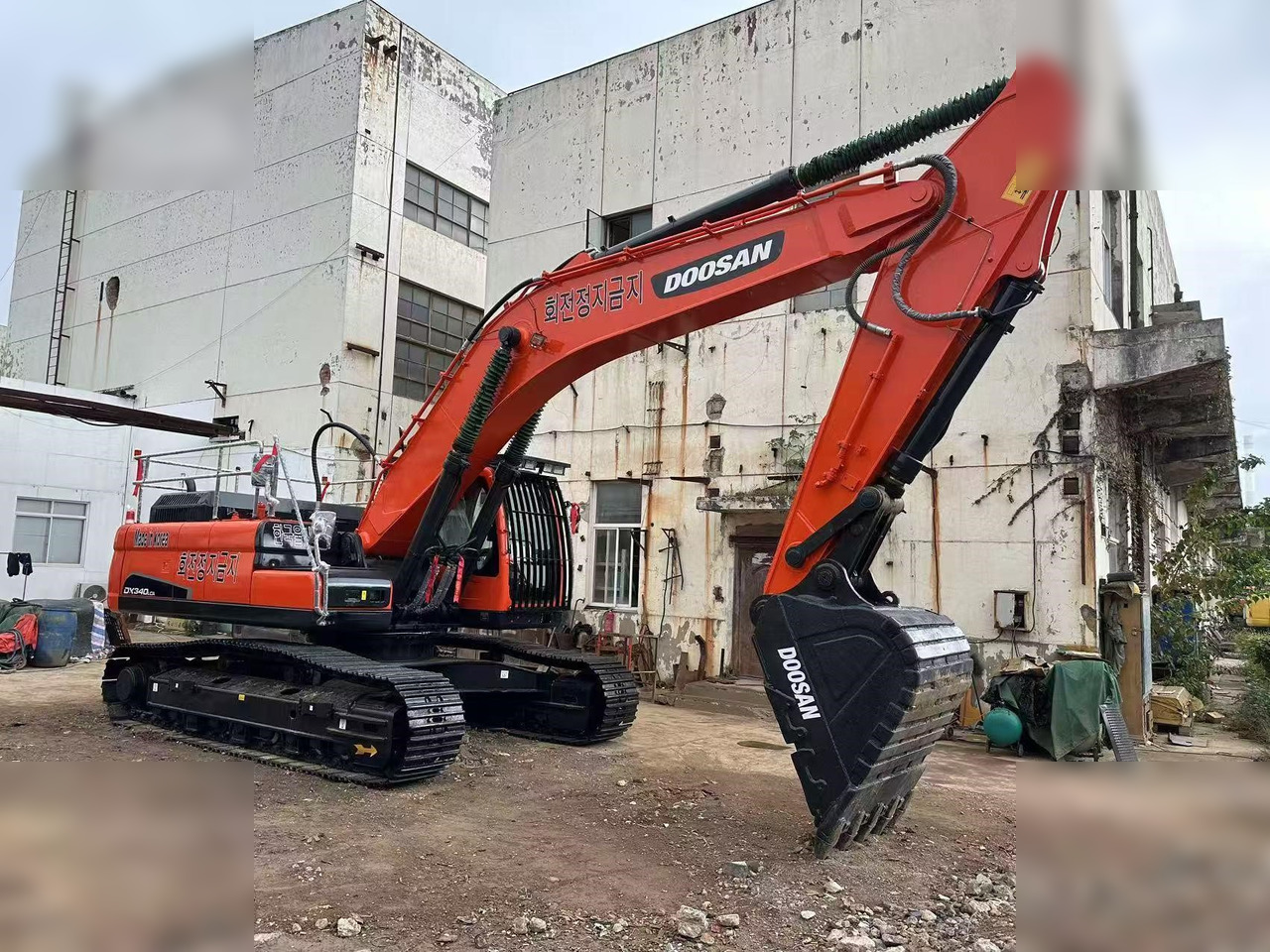 DOOSAN DX340 LCA - Máy xúc bánh xích: hình 4 DOOSAN DX340 LCA - Máy xúc bánh xích: hình 4