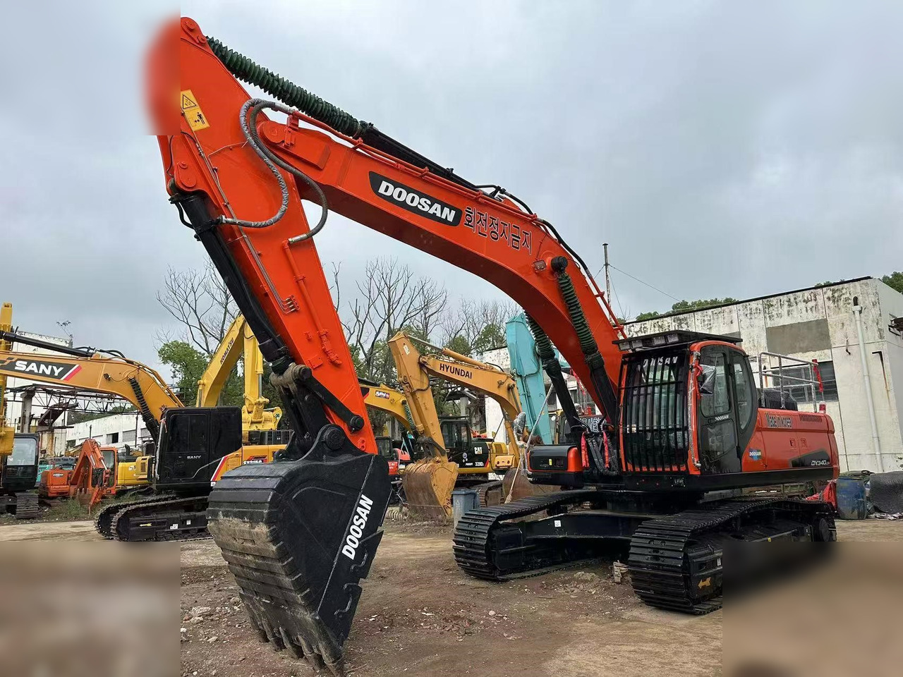 DOOSAN DX340 LCA - Máy xúc bánh xích: hình 2 DOOSAN DX340 LCA - Máy xúc bánh xích: hình 2