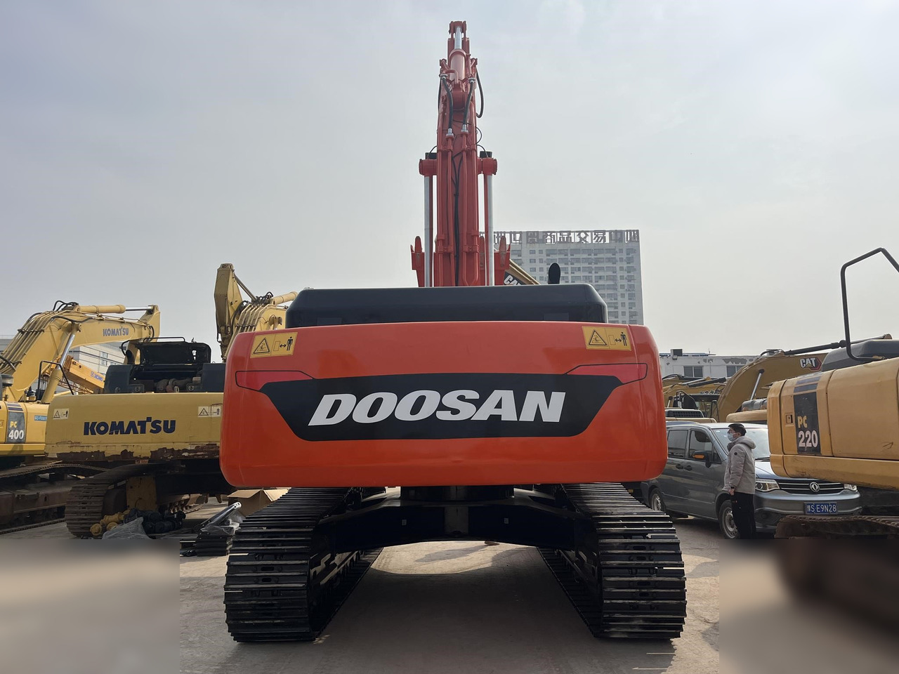 DOOSAN DX420 LC-9C - Máy xúc bánh xích: hình 2 DOOSAN DX420 LC-9C - Máy xúc bánh xích: hình 2