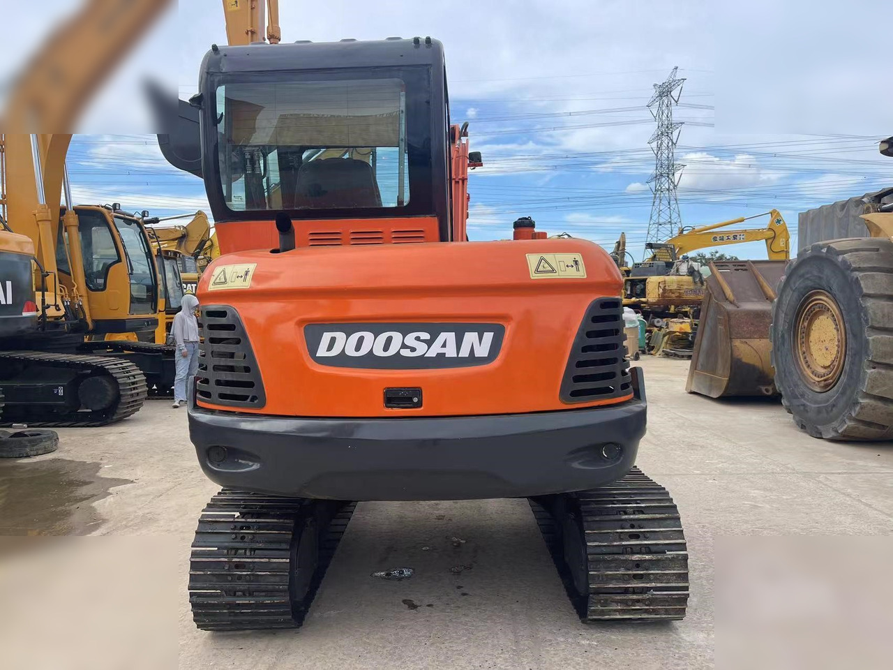 DOOSAN DX60-9C - Máy xúc bánh xích: hình 4 DOOSAN DX60-9C - Máy xúc bánh xích: hình 4