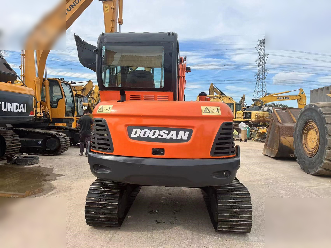 DOOSAN DX60-9C - Máy xúc bánh xích: hình 4 DOOSAN DX60-9C - Máy xúc bánh xích: hình 4