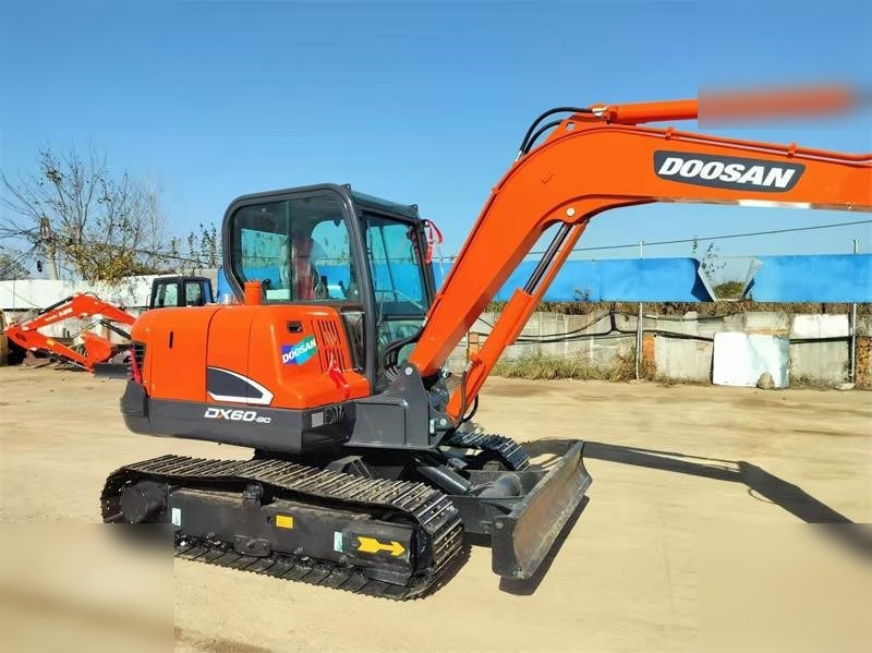 DOOSAN DX60-9C - Máy xúc bánh xích: hình 3 DOOSAN DX60-9C - Máy xúc bánh xích: hình 3