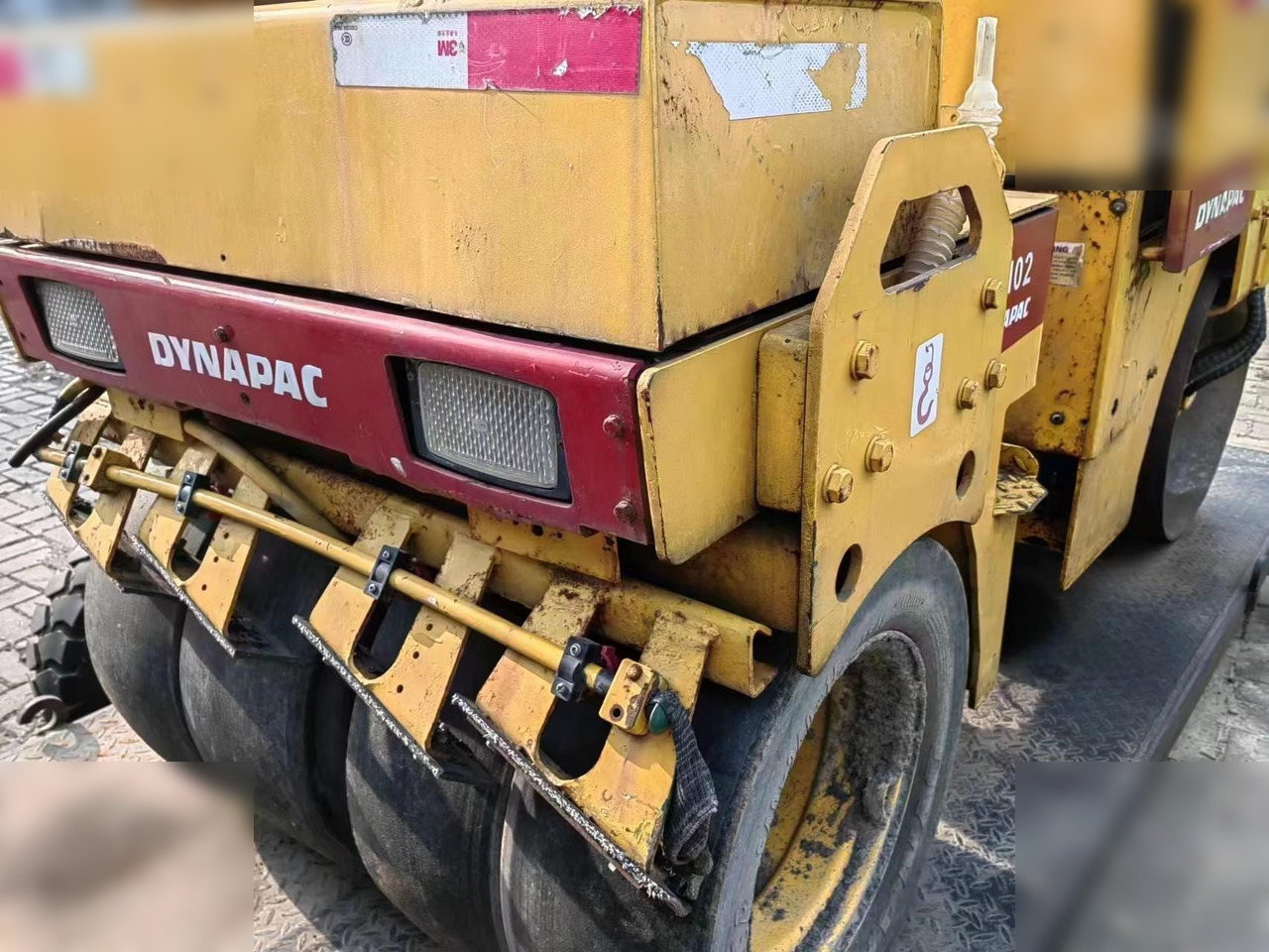 DYNAPAC CC102 II - Xe lu kết hợp: hình 5 DYNAPAC CC102 II - Xe lu kết hợp: hình 5