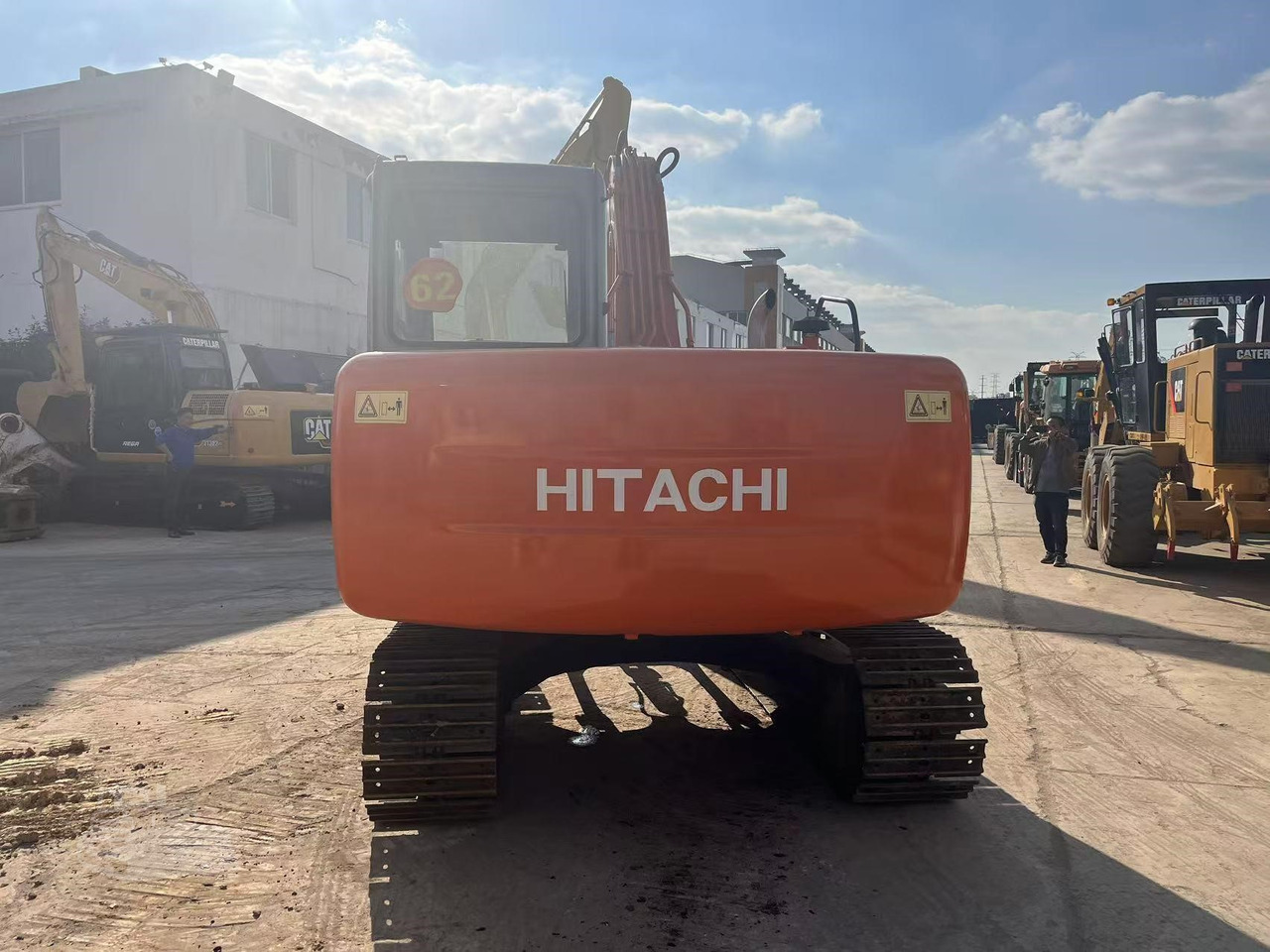 HITACHI EX60-5 - Máy xúc bánh xích: hình 3 HITACHI EX60-5 - Máy xúc bánh xích: hình 3