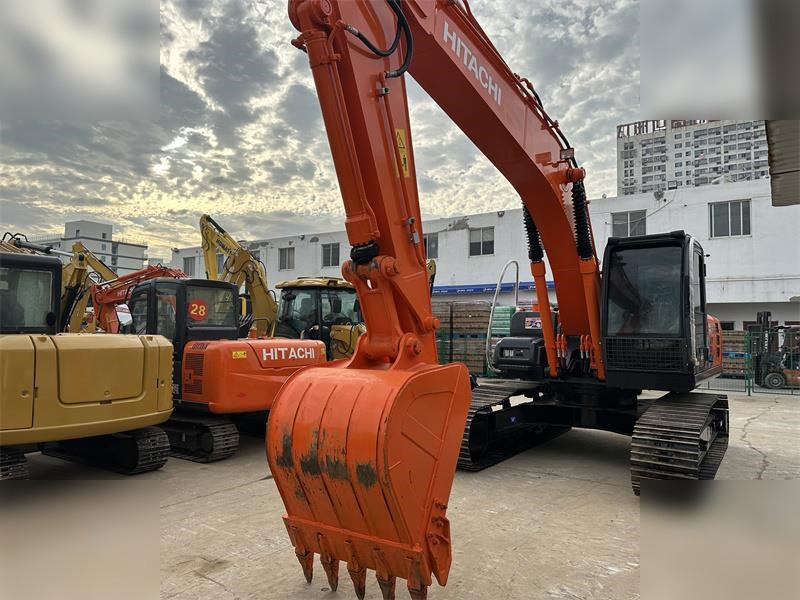 HITACHI ZX200 LC - Máy xúc bánh xích: hình 2 HITACHI ZX200 LC - Máy xúc bánh xích: hình 2
