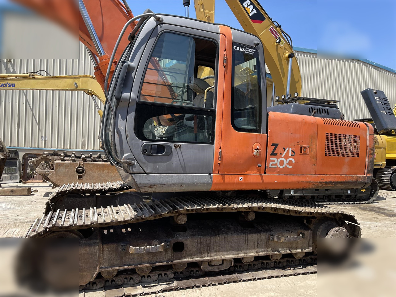HITACHI ZX200 - Máy xúc bánh xích: hình 2 HITACHI ZX200 - Máy xúc bánh xích: hình 2