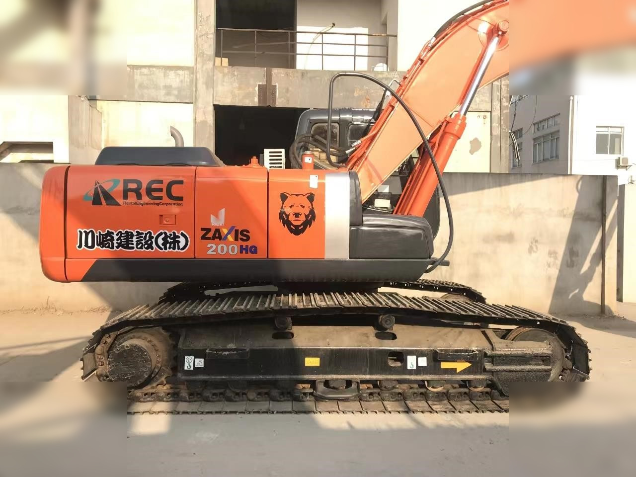 HITACHI ZX200 - Máy xúc bánh xích: hình 3 HITACHI ZX200 - Máy xúc bánh xích: hình 3