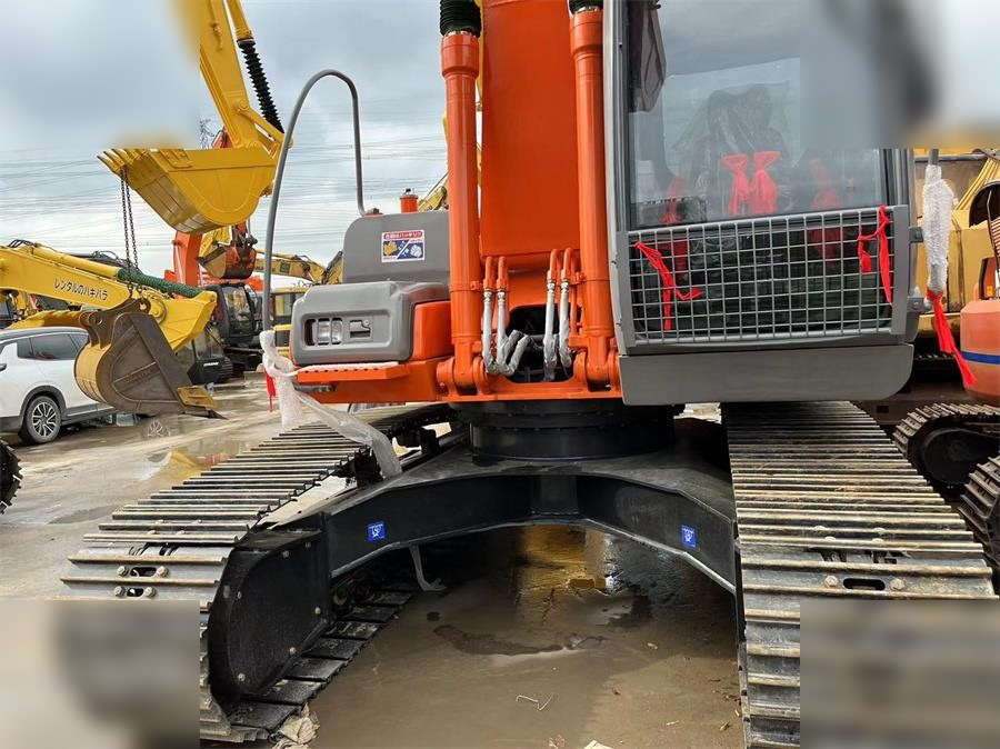 HITACHI ZX200 - Máy xúc bánh xích: hình 3 HITACHI ZX200 - Máy xúc bánh xích: hình 3
