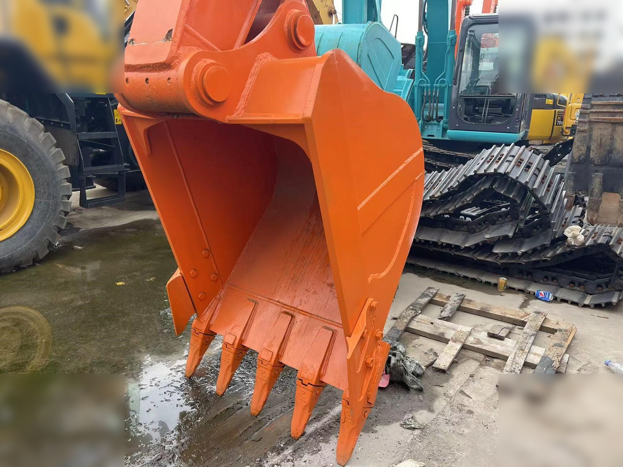 HITACHI ZX200 - Máy xúc bánh xích: hình 3 HITACHI ZX200 - Máy xúc bánh xích: hình 3