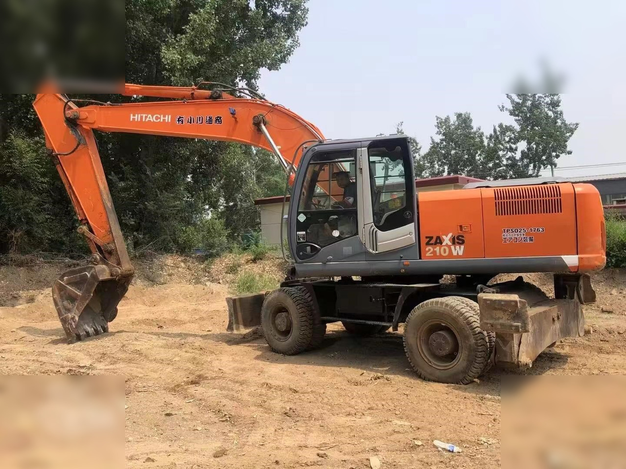 HITACHI ZX210W - Máy xúc bánh lốp: hình 1 HITACHI ZX210W - Máy xúc bánh lốp: hình 1