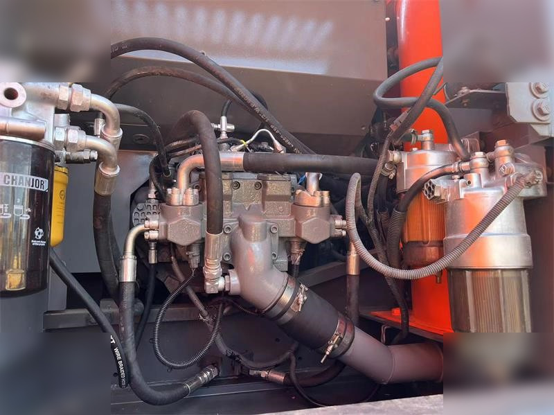 HITACHI ZX240-3 - Máy xúc bánh xích: hình 5 HITACHI ZX240-3 - Máy xúc bánh xích: hình 5