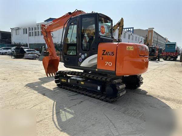 HITACHI ZX70 - Máy xúc bánh xích: hình 4 HITACHI ZX70 - Máy xúc bánh xích: hình 4