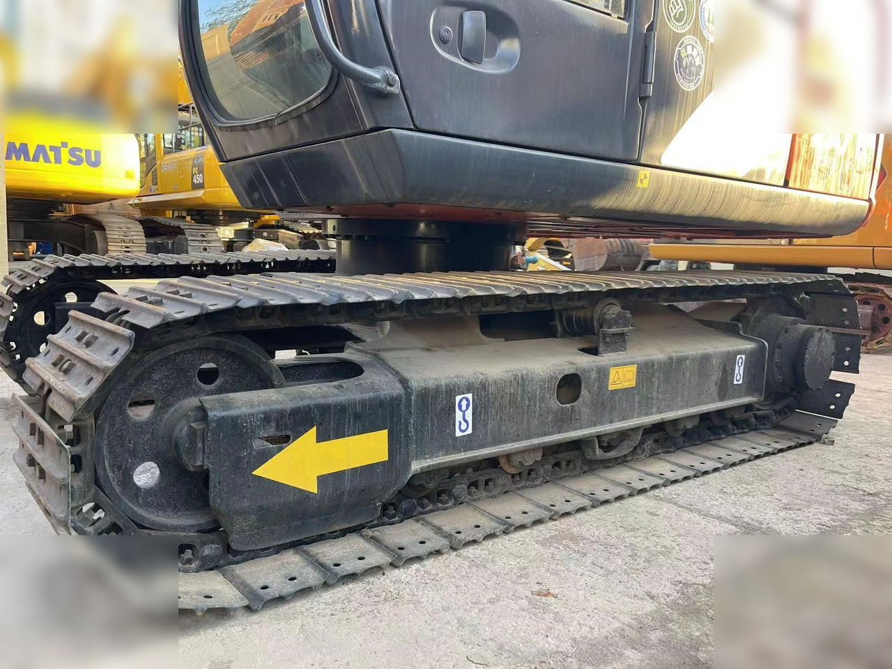 HITACHI ZX70 - Máy xúc bánh xích: hình 5 HITACHI ZX70 - Máy xúc bánh xích: hình 5