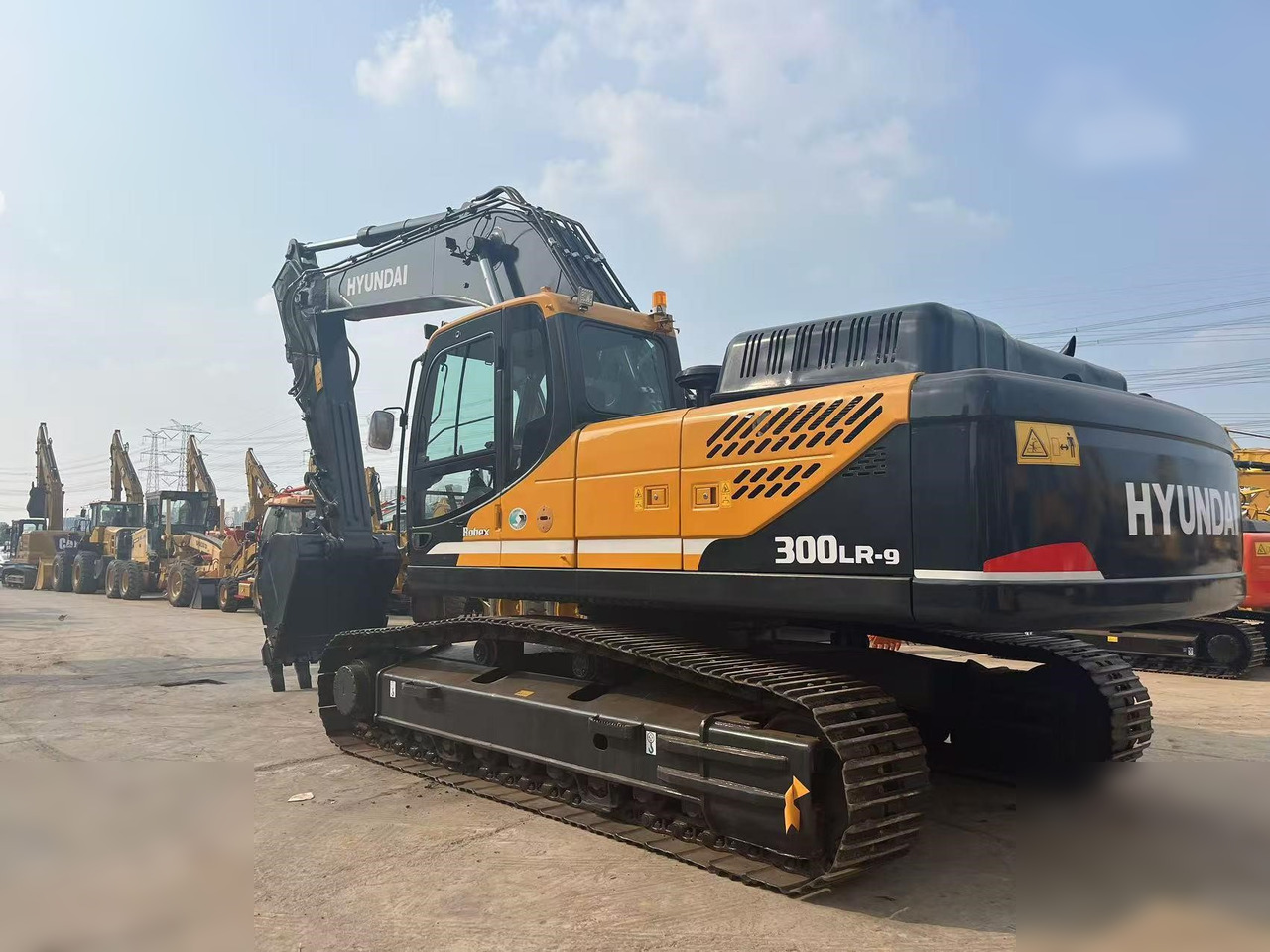 HYUNDAI HX300 LR - Máy xúc bánh xích: hình 4 HYUNDAI HX300 LR - Máy xúc bánh xích: hình 4