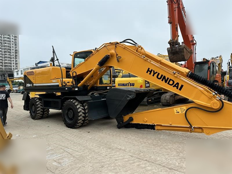 HYUNDAI ROBEX 210W-9 - Máy xúc bánh lốp: hình 4 HYUNDAI ROBEX 210W-9 - Máy xúc bánh lốp: hình 4