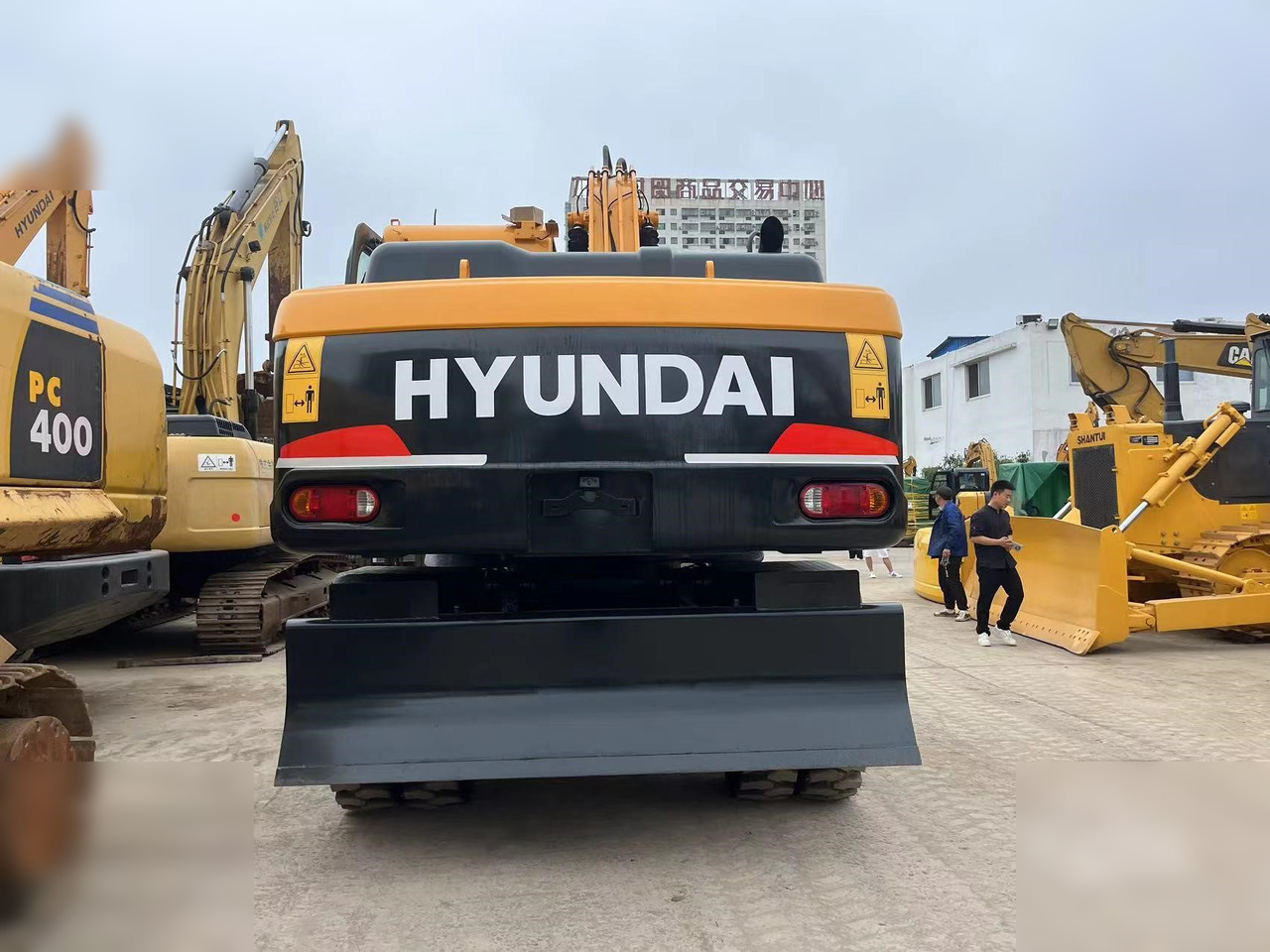 HYUNDAI ROBEX 210W-9 - Máy xúc bánh lốp: hình 2 HYUNDAI ROBEX 210W-9 - Máy xúc bánh lốp: hình 2