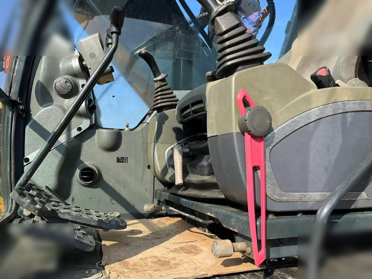 HYUNDAI ROBEX 220 LC-9S - Máy xúc bánh xích: hình 4 HYUNDAI ROBEX 220 LC-9S - Máy xúc bánh xích: hình 4