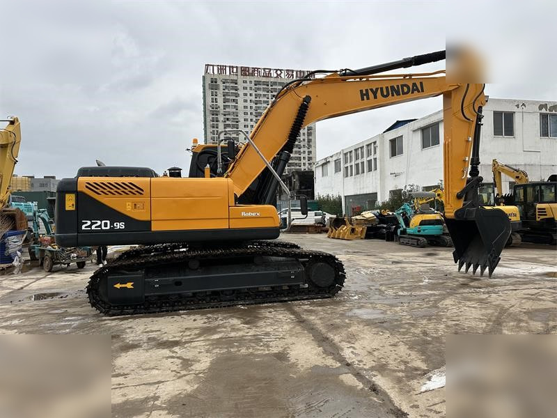 HYUNDAI ROBEX 220 LC-9S - Máy xúc bánh xích: hình 1 HYUNDAI ROBEX 220 LC-9S - Máy xúc bánh xích: hình 1