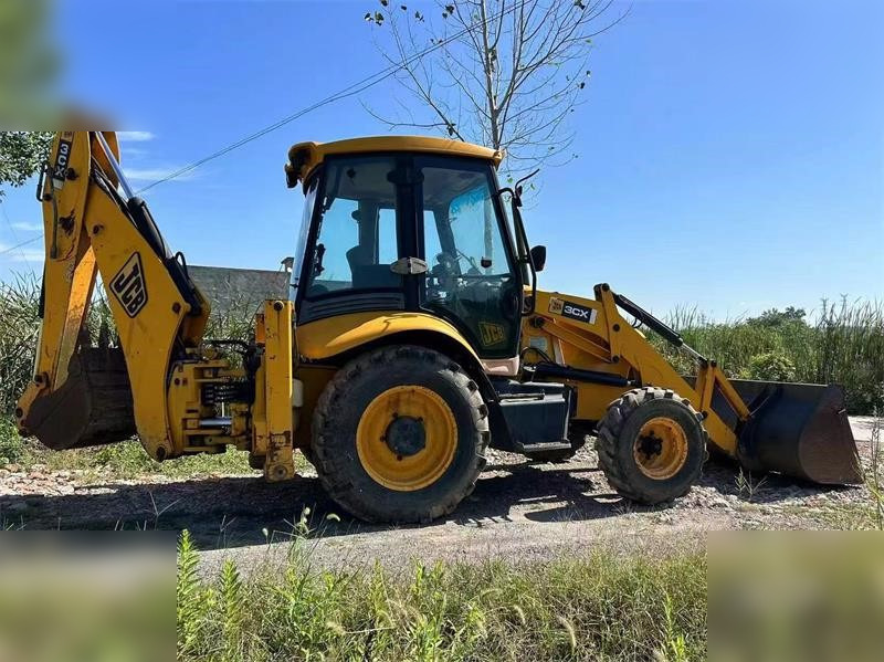 JCB 3CX - Máy xúc trước múc sau: hình 2 JCB 3CX - Máy xúc trước múc sau: hình 2