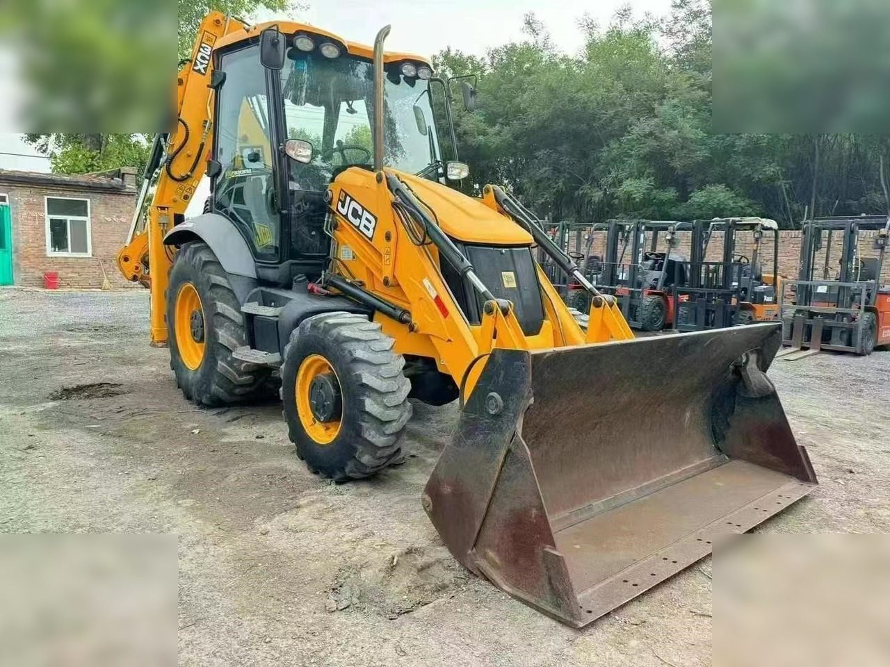 JCB 3CX - Máy xúc trước múc sau: hình 1 JCB 3CX - Máy xúc trước múc sau: hình 1