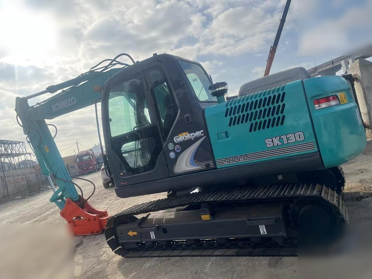 KOBELCO SK130-8 - Máy xúc bánh xích: hình 2 KOBELCO SK130-8 - Máy xúc bánh xích: hình 2