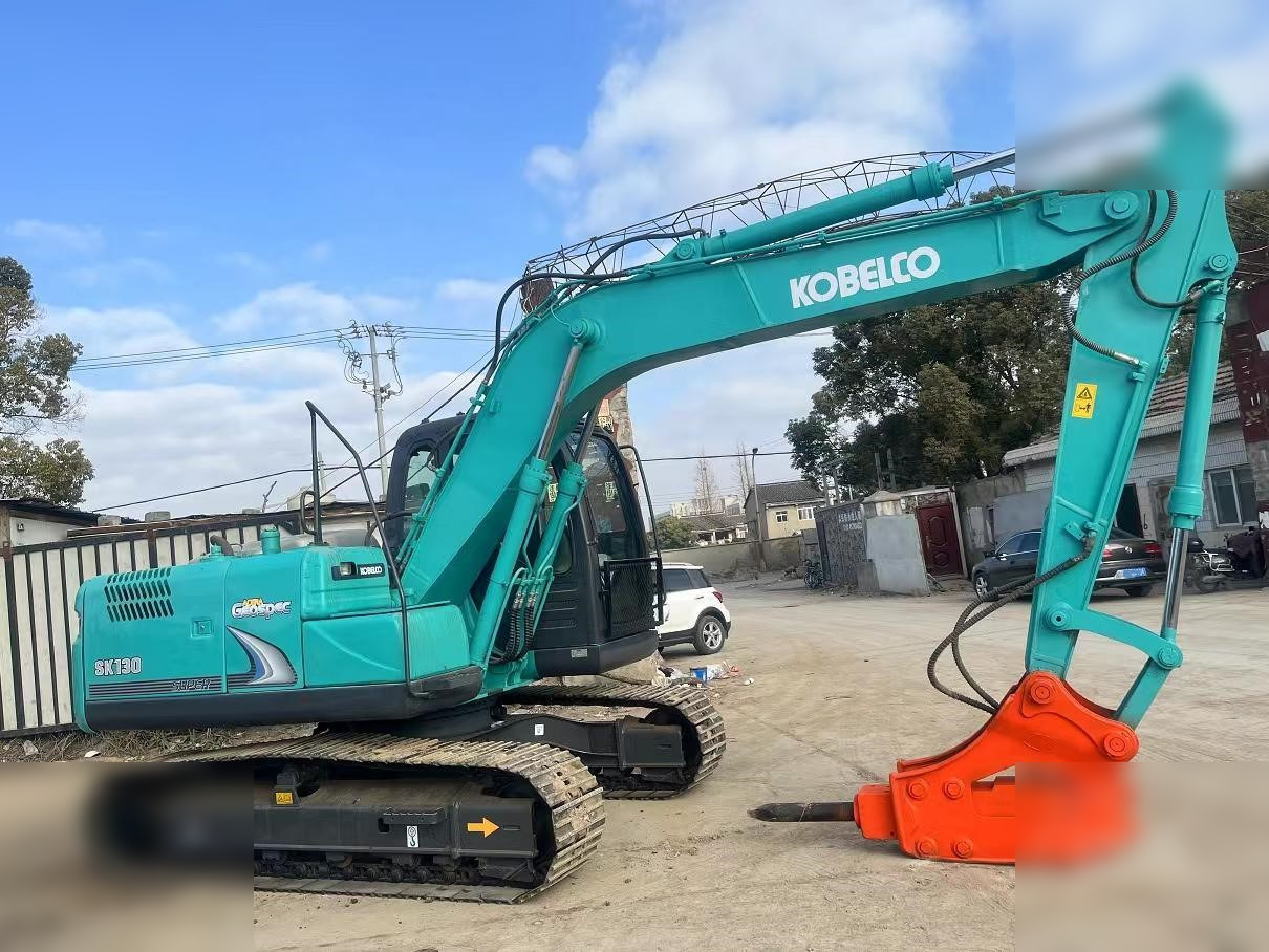 KOBELCO SK130-8 - Máy xúc bánh xích: hình 4 KOBELCO SK130-8 - Máy xúc bánh xích: hình 4