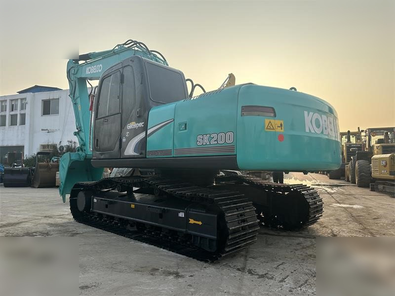 KOBELCO SK200-6E - Máy xúc bánh xích: hình 3 KOBELCO SK200-6E - Máy xúc bánh xích: hình 3