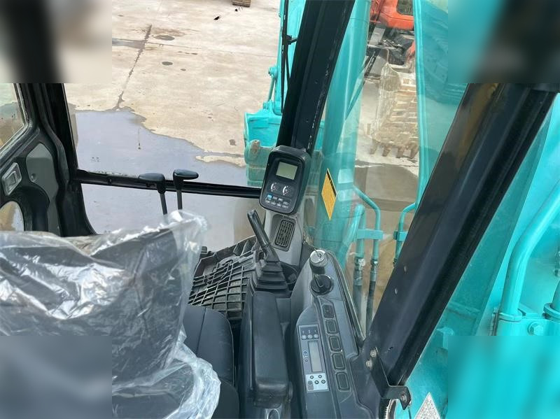KOBELCO SK200-8 - Máy xúc bánh xích: hình 4 KOBELCO SK200-8 - Máy xúc bánh xích: hình 4