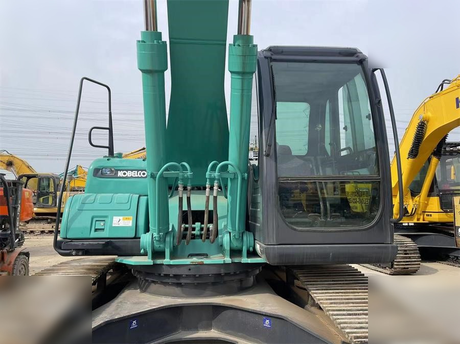 KOBELCO SK210-8 - Máy xúc bánh xích: hình 3 KOBELCO SK210-8 - Máy xúc bánh xích: hình 3