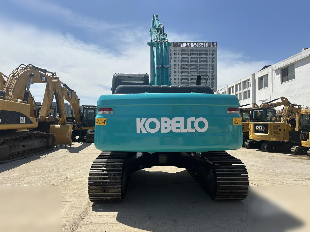 KOBELCO SK210 LC-8 - Máy xúc bánh xích: hình 4 KOBELCO SK210 LC-8 - Máy xúc bánh xích: hình 4