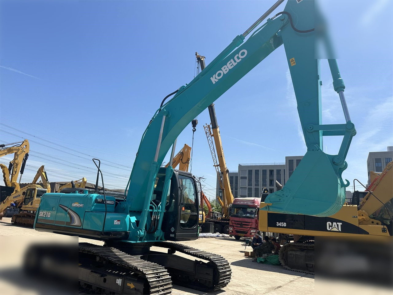 KOBELCO SK210 LC-8 - Máy xúc bánh xích: hình 4 KOBELCO SK210 LC-8 - Máy xúc bánh xích: hình 4