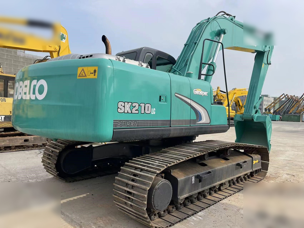 KOBELCO SK210 - Máy xúc bánh xích: hình 5 KOBELCO SK210 - Máy xúc bánh xích: hình 5