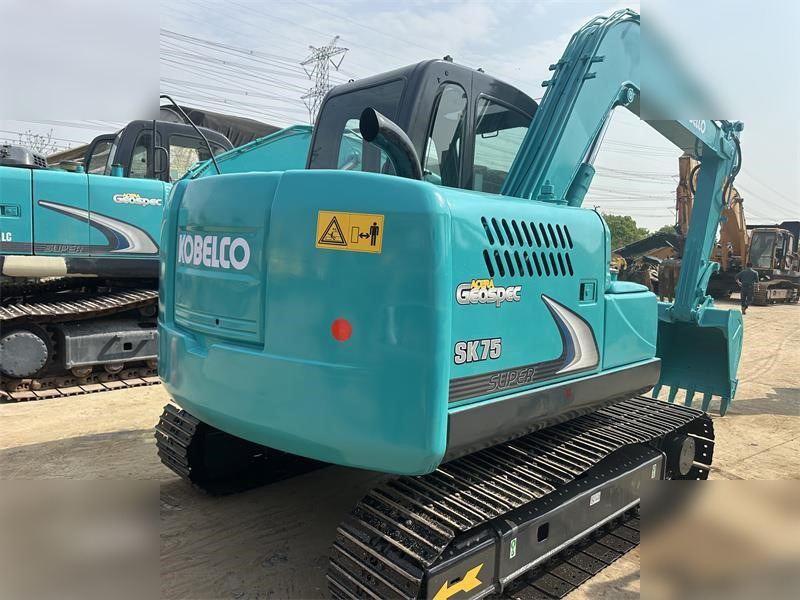 KOBELCO SK75-8 - Máy xúc bánh xích: hình 4 KOBELCO SK75-8 - Máy xúc bánh xích: hình 4