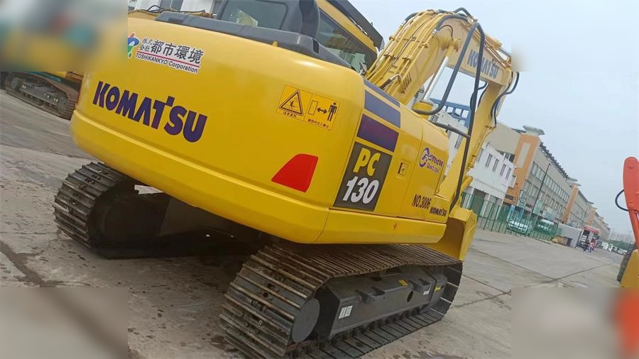 KOMATSU PC130-7 - Máy xúc bánh xích: hình 5 KOMATSU PC130-7 - Máy xúc bánh xích: hình 5