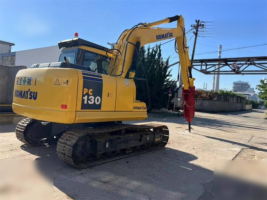 KOMATSU PC130-7 - Máy xúc bánh xích: hình 2 KOMATSU PC130-7 - Máy xúc bánh xích: hình 2